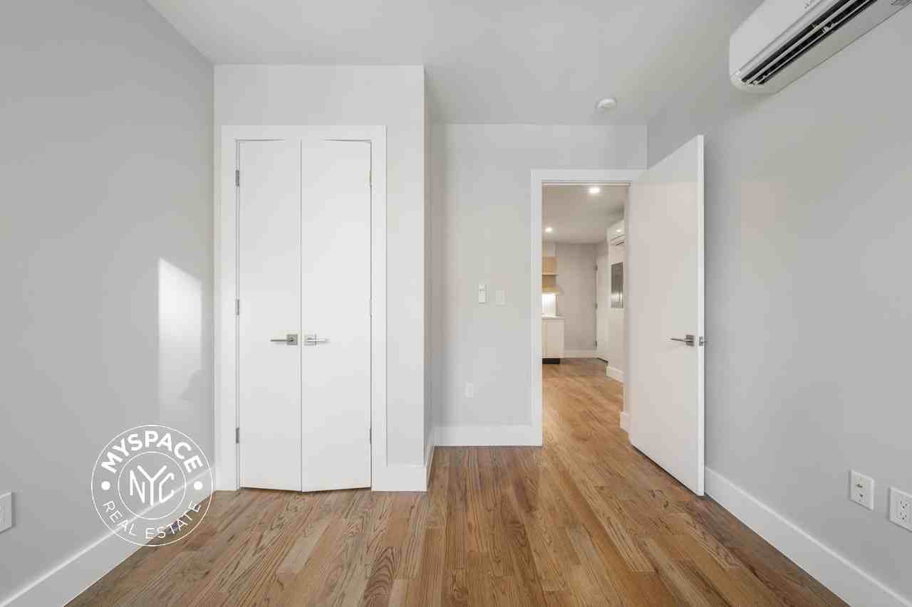 996 Carroll St #4R - Photo 5 of 8