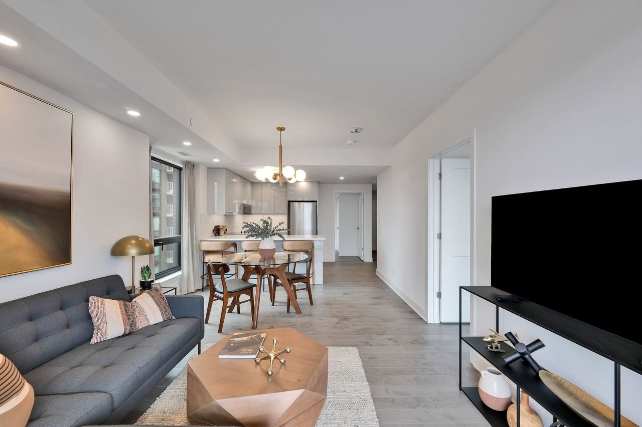 Royale Condos - Photo 3 of 10