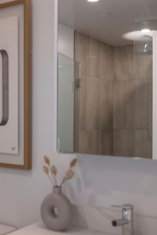 Royale Condos - Photo 4 of 10