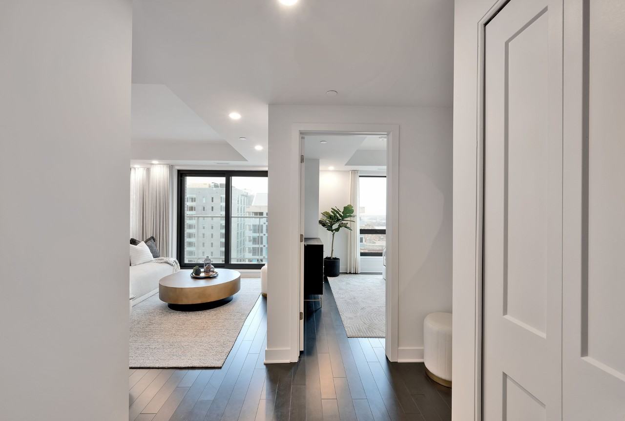 Royale Condos - Photo 5 of 10