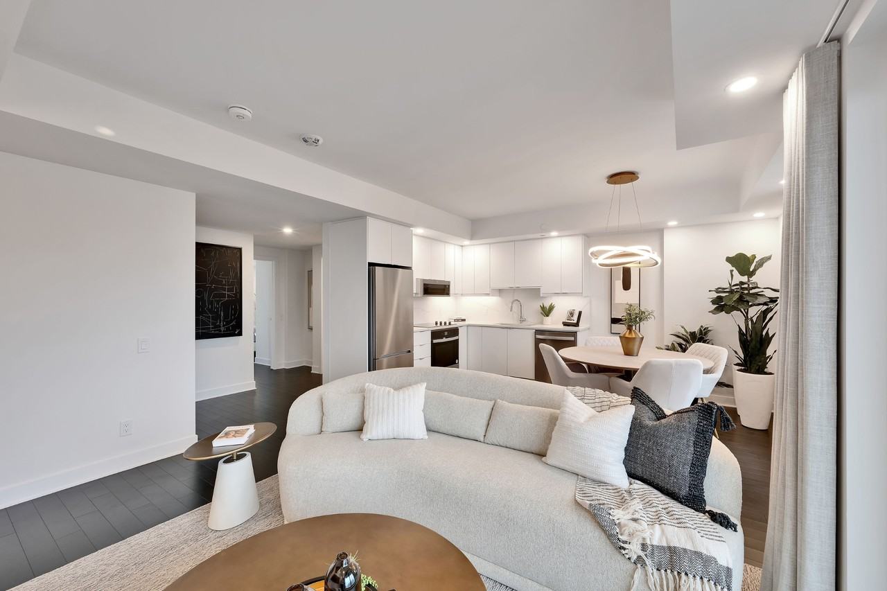 Royale Condos - Photo 6 of 10