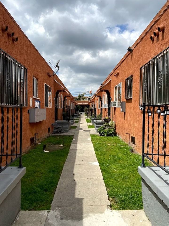 SHIRMAR 1 - Photo 2 of 11