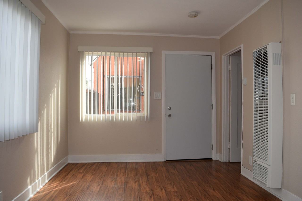 SHIRMAR 1 - Photo 3 of 11