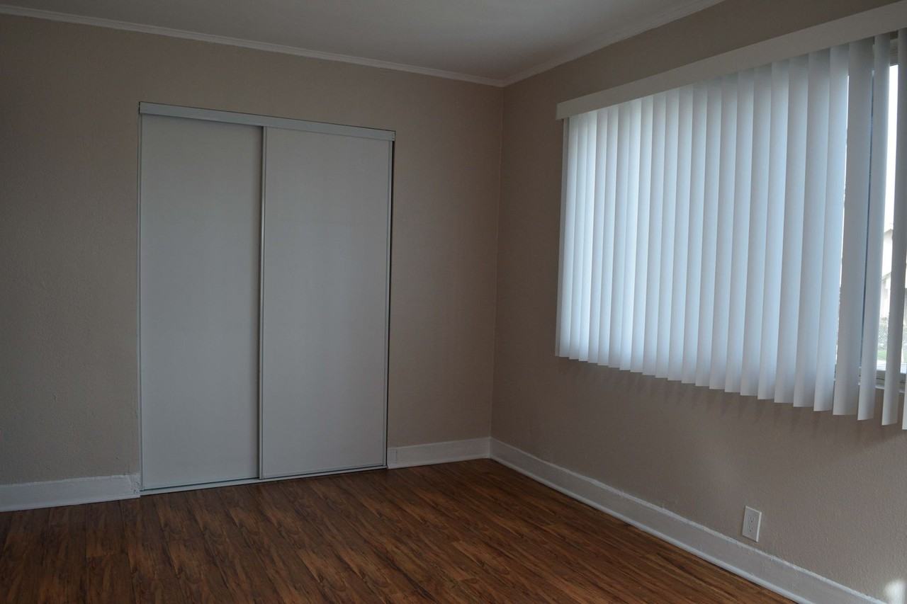 SHIRMAR 1 - Photo 5 of 11