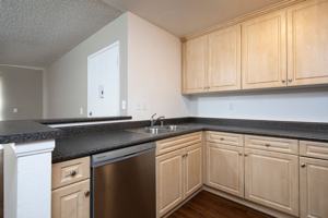 featured image of 652 Moss St