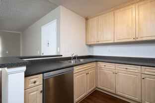 652 Moss St - Photo 1 of 1