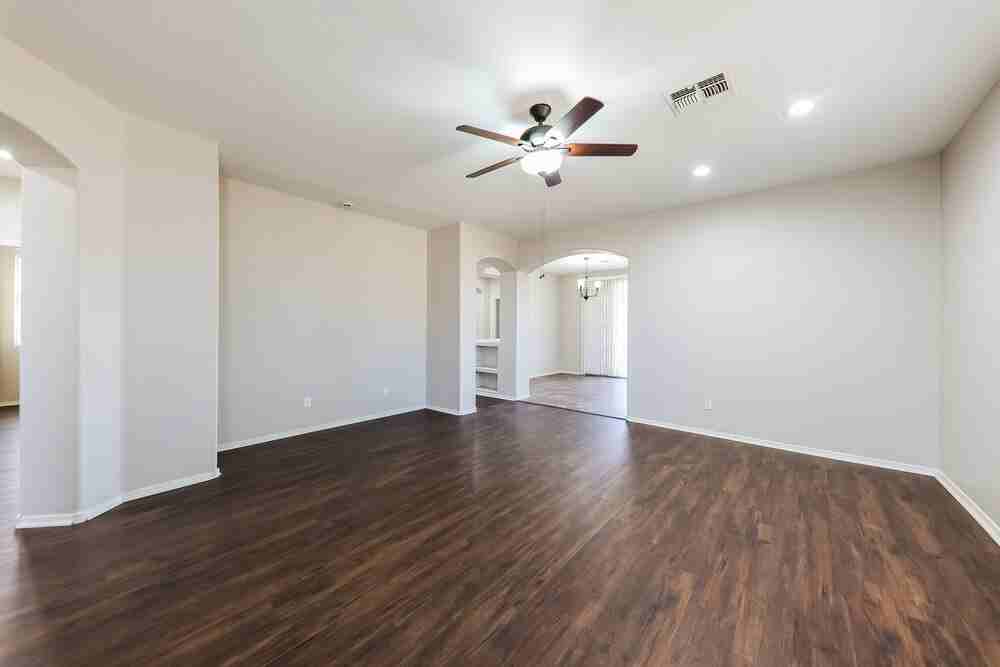 8724 N 57th Dr - Photo 3 of 16