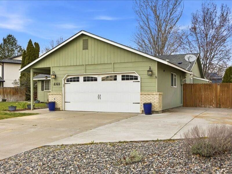 2321 Hummingbird Ln - Photo 2 of 23