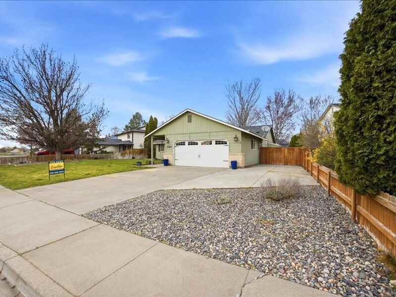 2321 Hummingbird Ln - Photo 3 of 23