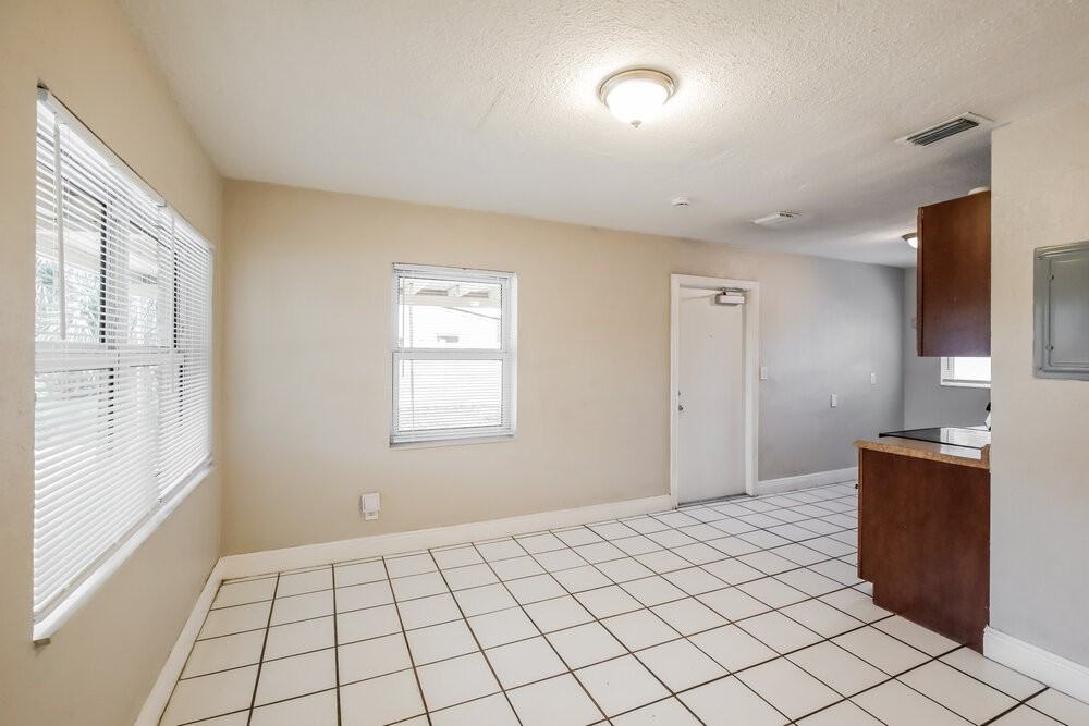 1311 Ne 33rd St - Photo 3 of 16