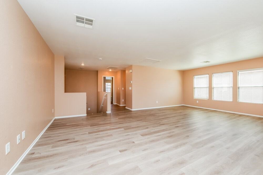 5405 Welch Valley Ave - Photo 5 of 17