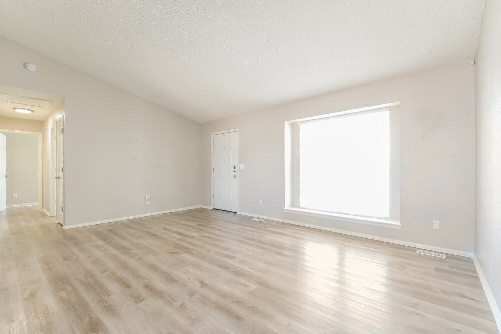 21287 E Powers Pl - Photo 6 of 17