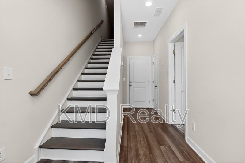 3718 Memorial Pkwy - Photo 2 of 19