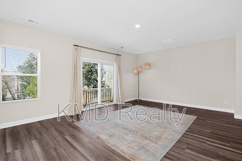 3718 Memorial Pkwy - Photo 3 of 19