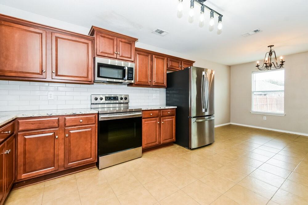 908 Matthew Ln - Photo 7 of 17