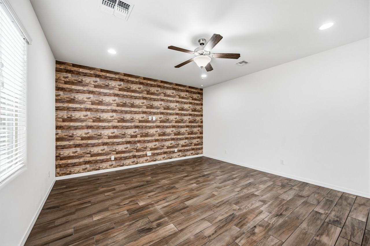 668 North Sparrow Court - Photo 3 of 31