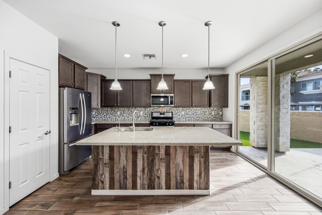 668 North Sparrow Court - Photo 6 of 31