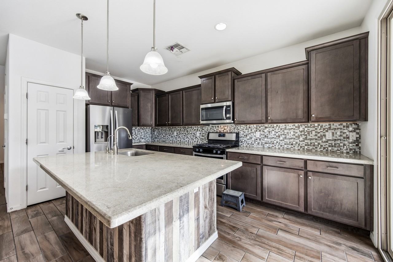 668 North Sparrow Court - Photo 7 of 31