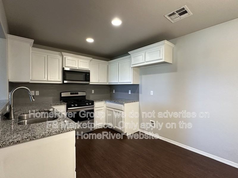 949 N Midwest Blvd - Photo 5 of 20