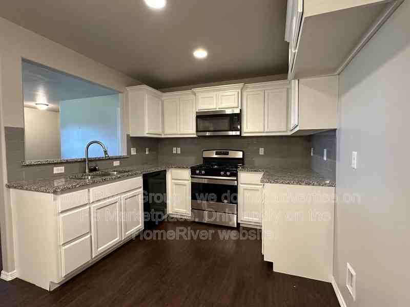 949 N Midwest Blvd - Photo 6 of 20