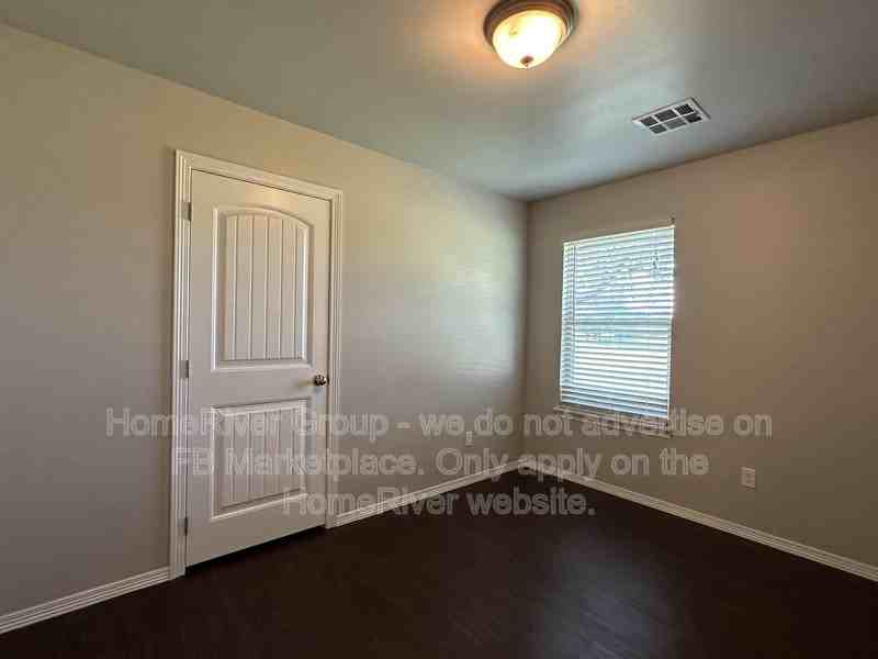 949 N Midwest Blvd - Photo 7 of 20