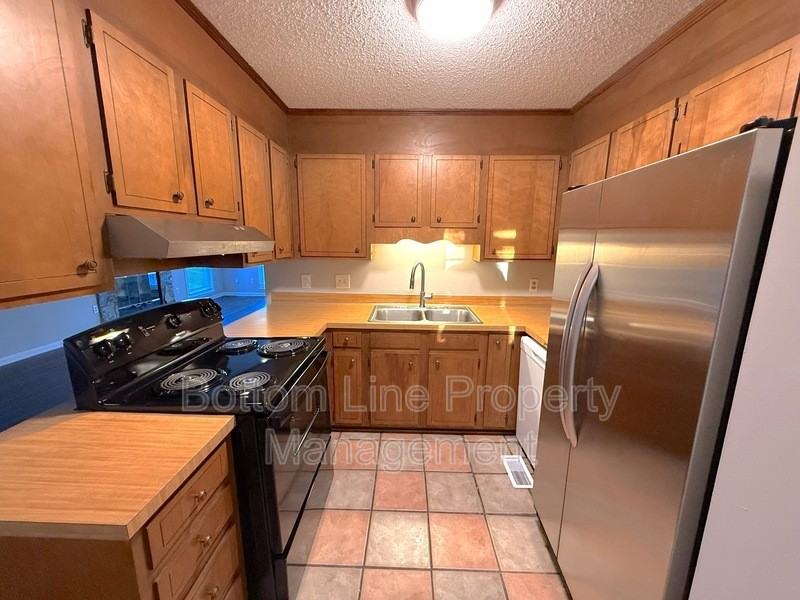 8105 Chrisbry Ln - Photo 5 of 22