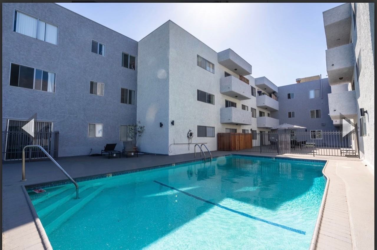 616 North Sweetzer Avenue - Photo 7 of 44