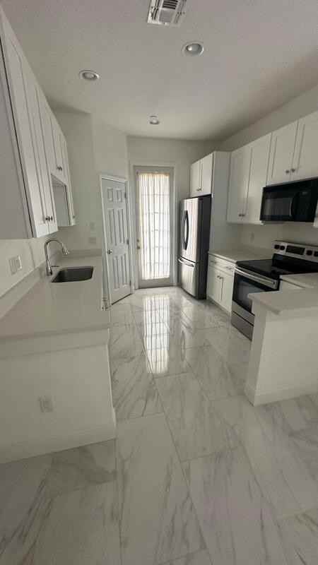 9189 Camden Gardens St - Photo 4 of 27