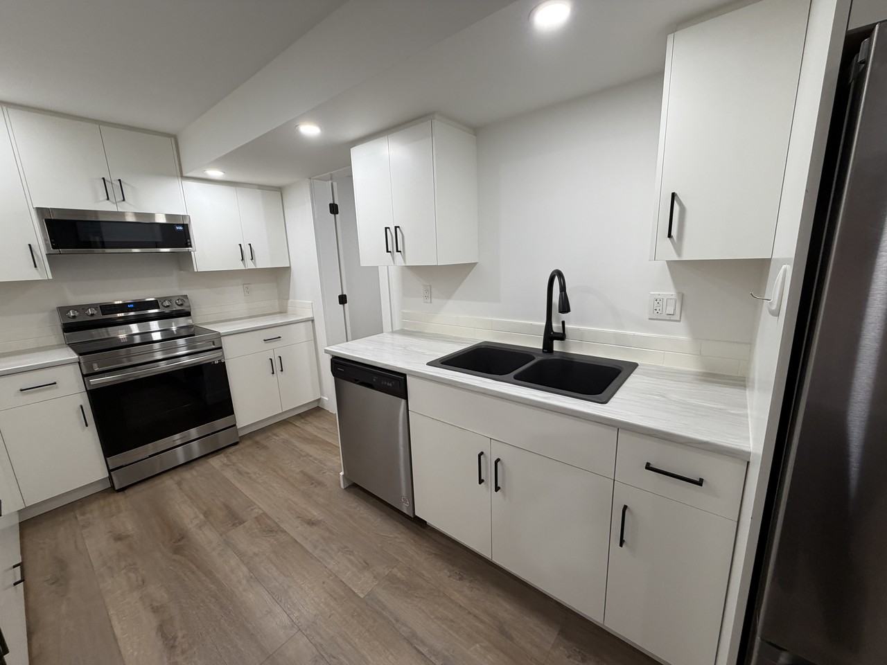 21228 43A Avenue - Photo 3 of 20
