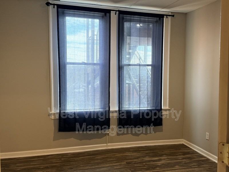 847 Mercer St #4 - Photo 6 of 7