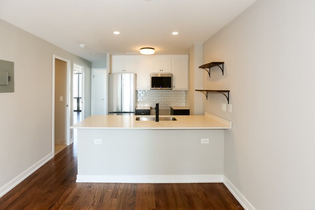 5910 N Sheridan Rd #404 - Photo 3 of 20