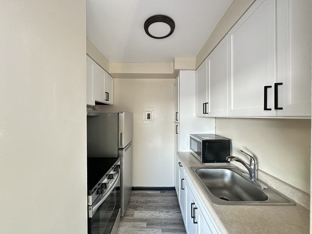 1400 Chicago Ave #802 - Photo 2 of 21
