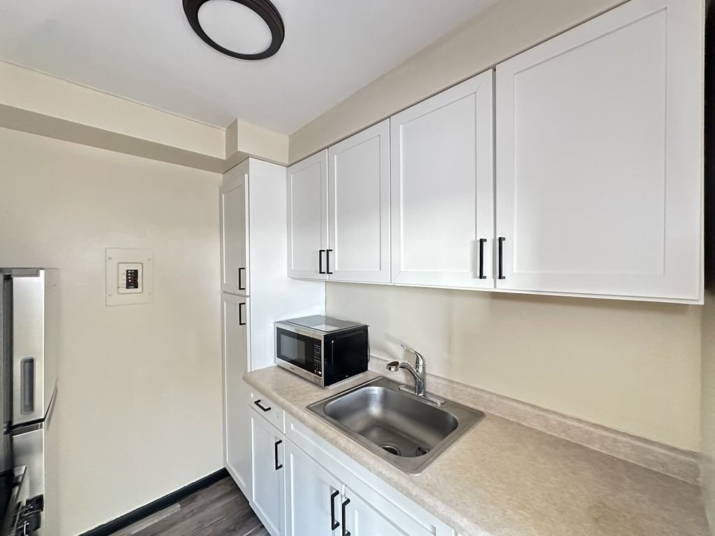 1400 Chicago Ave #802 - Photo 3 of 21
