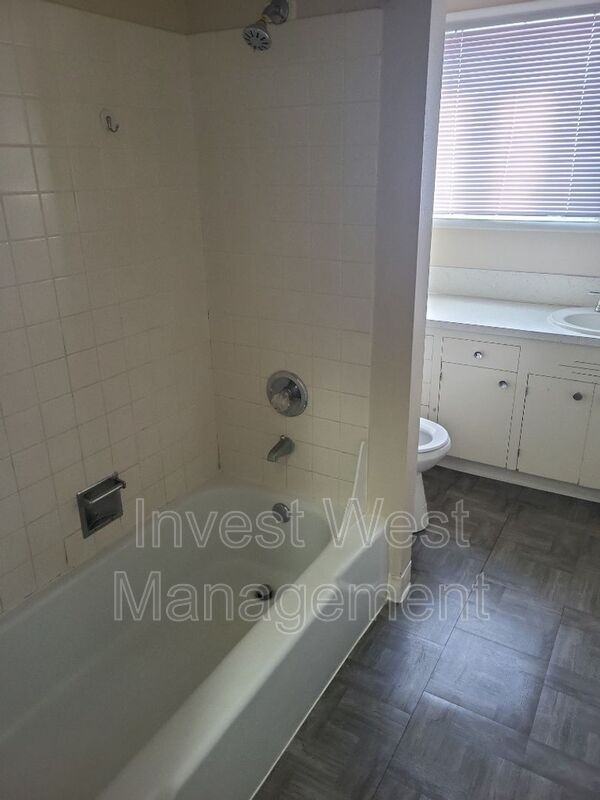 6409 Kansas St #F - Photo 7 of 9