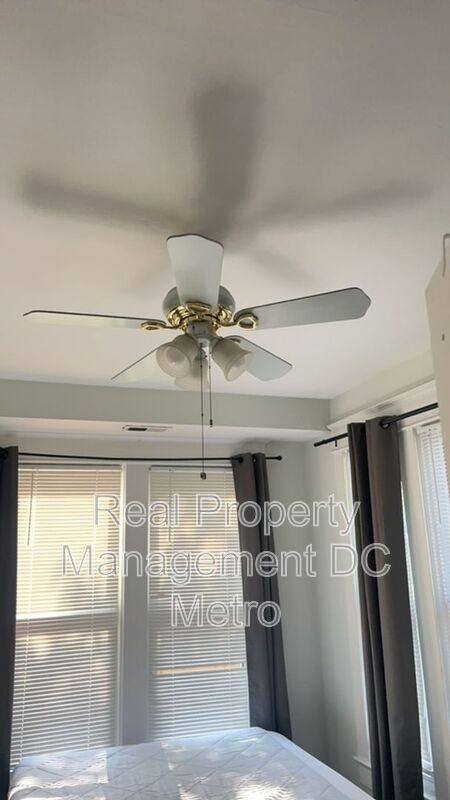 1241 Monroe St Ne - Photo 7 of 31