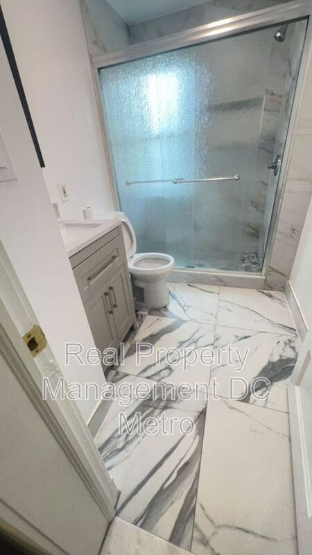 1241 Monroe St Ne - Photo 7 of 31