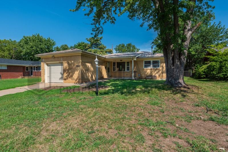 1022 S Capri Ln - Photo 2 of 50