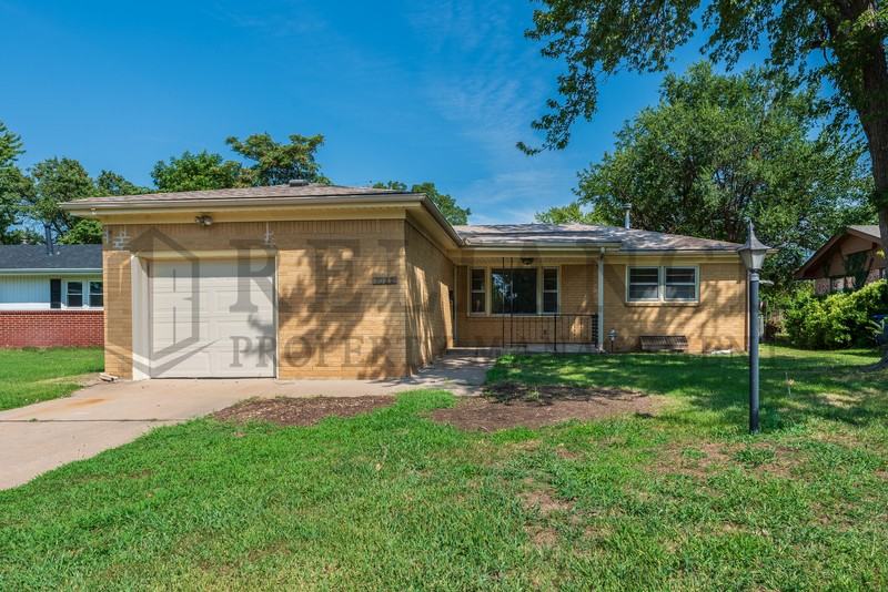 1022 S Capri Ln - Photo 4 of 50