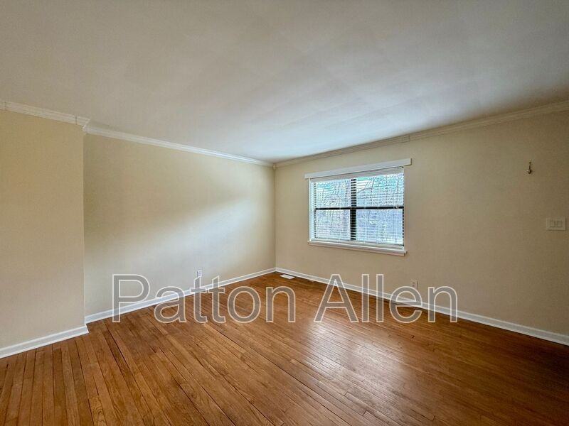 615 Biltmore Ave #O5 - Photo 5 of 22