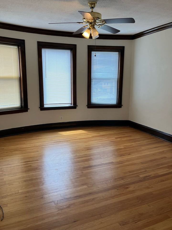 4604 N Kildare Ave - Photo 4 of 18