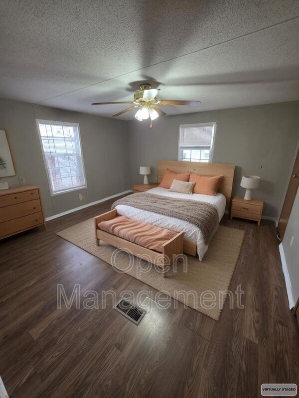 16 English Village Park - Photo 3 of 10