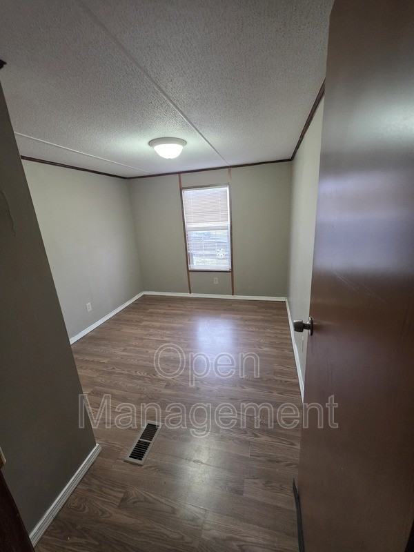 16 English Village Park - Photo 6 of 10