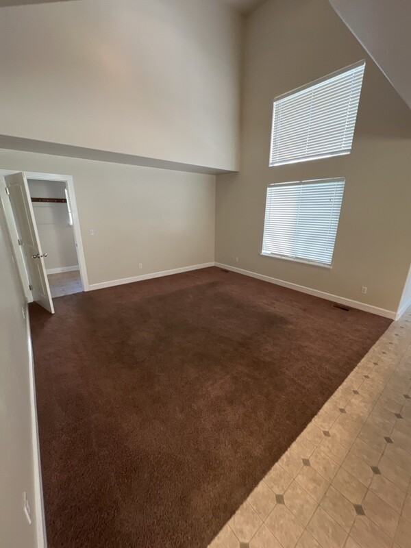 943 Se - Photo 3 of 17