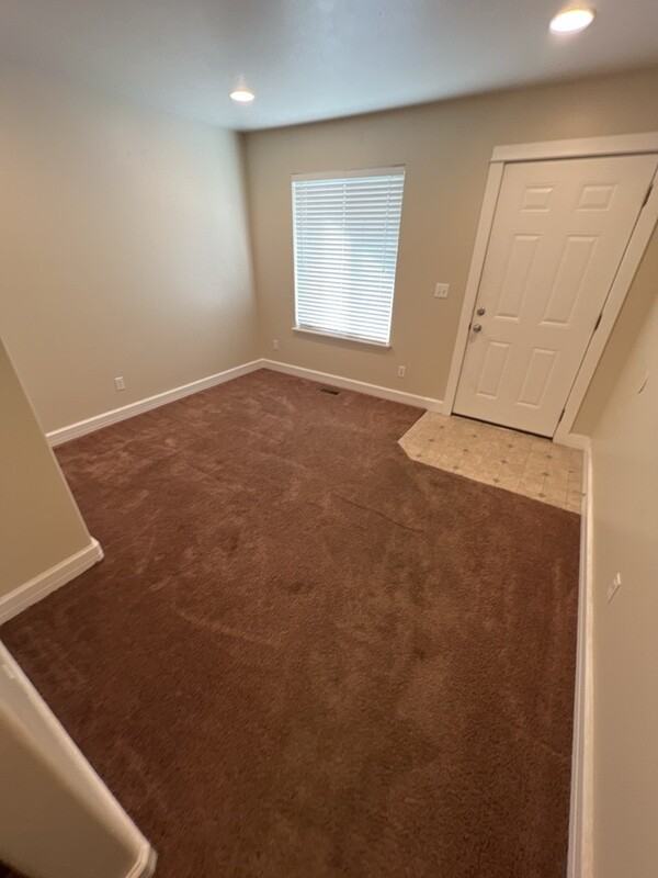 943 Se - Photo 5 of 17