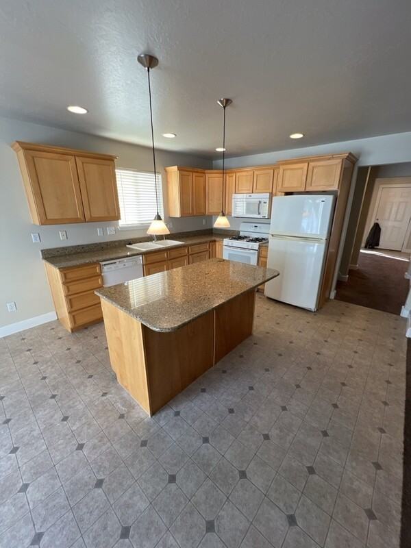 943 Se - Photo 6 of 17