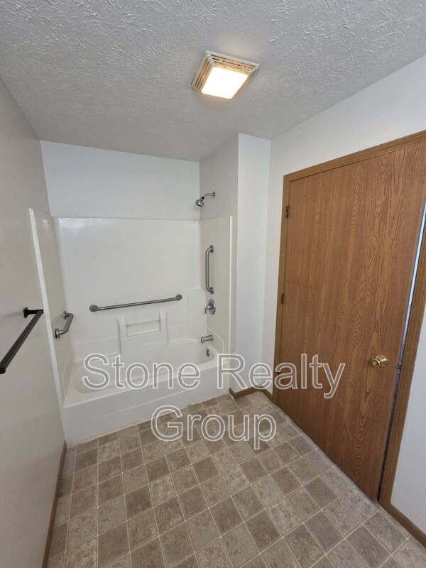 651 N 25th St - Photo 4 of 7