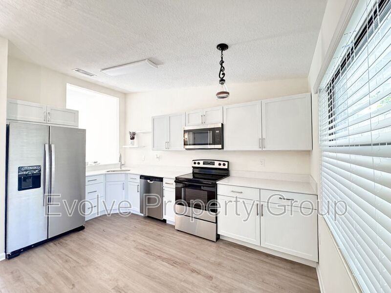 10 Bren Mar Ln #A - Photo 5 of 23