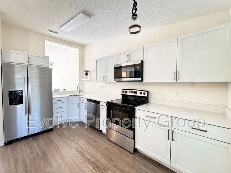 10 Bren Mar Ln #A - Photo 6 of 23