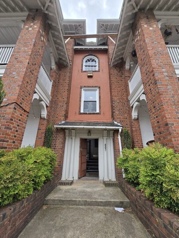 807 N Sheppard St #5 - Photo 4 of 17