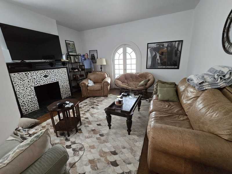 807 N Sheppard St #5 - Photo 6 of 17